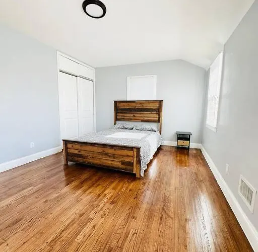 Cheerful 4-Bedroom Home With Free Parking