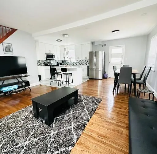 Cheerful 4-Bedroom Home With Free Parking