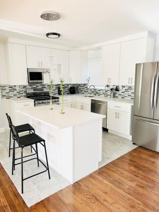 Cheerful 4-bedroom With Free Parking *