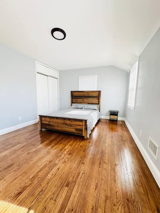 Cheerful 4-bedroom With Free Parking Apartment