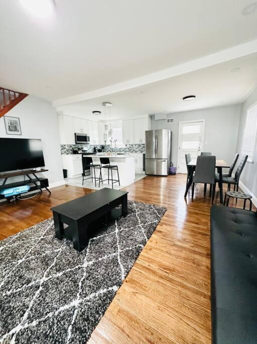 Cheerful 4-bedroom With Free Parking *