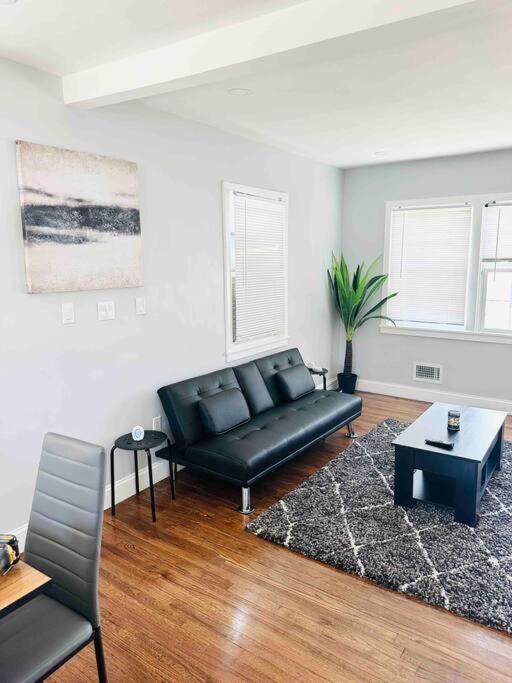 Cheerful 4-bedroom With Free Parking Apartment *