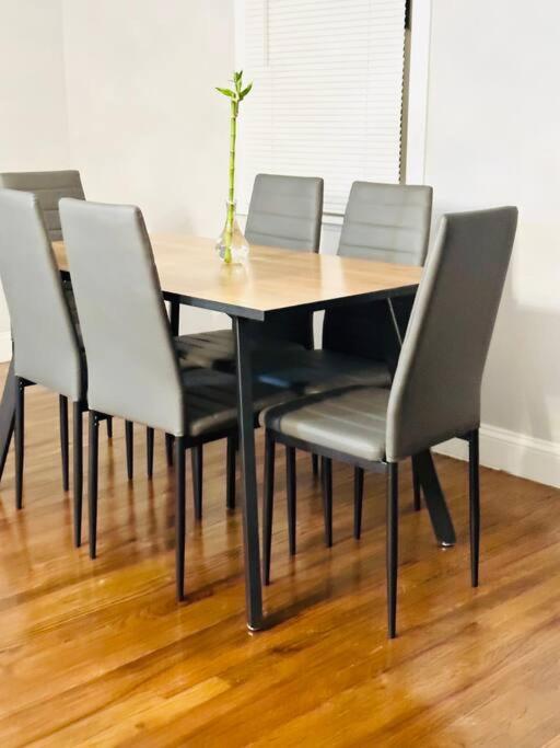 Apartment Cheerful 4-bedroom With Free Parking