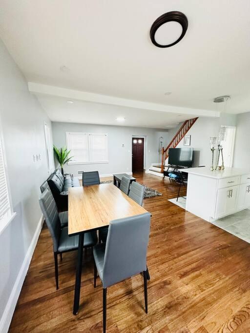 Cheerful 4-bedroom With Free Parking Apartment Elmont