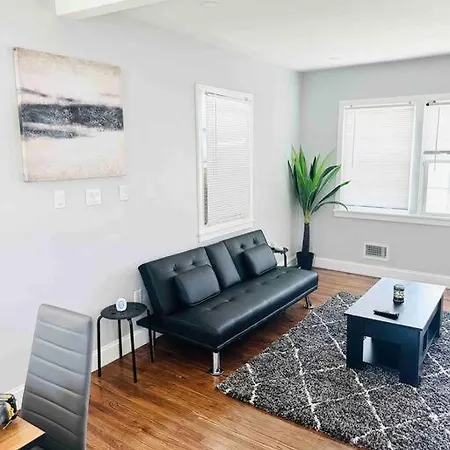 Cheerful 4-Bedroom Home With Free Parking Elmont Exterior foto