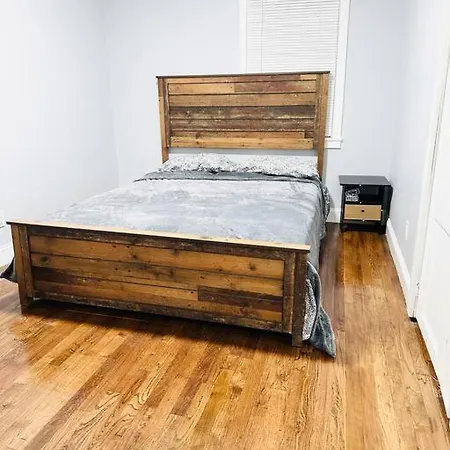 Cheerful 4-Bedroom Home With Free Parking Elmont Exterior foto