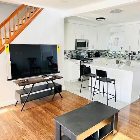 Cheerful 4-Bedroom Home With Free Parking Elmont Exterior foto