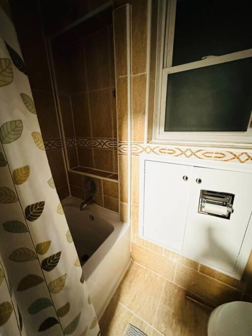 Apartamento Cheerful 4-bedroom With Free Parking Elmont