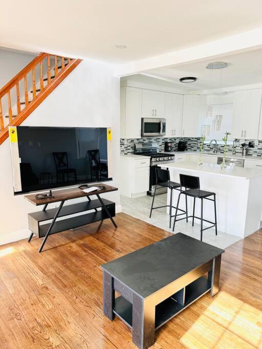 Cheerful 4-bedroom With Free Parking * Elmont